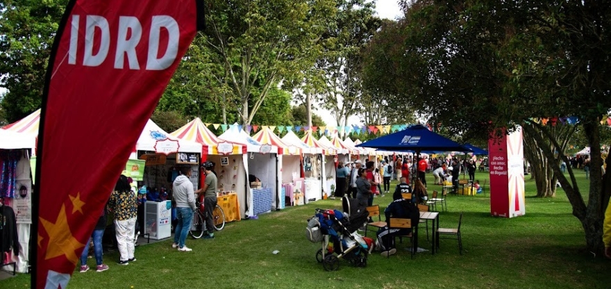 Bogotá D.C., 23 de noviembre de 2025.- El Instituto Distrital de Recreación y Deporte (IDRD) sigue demostrando cómo el deporte, la recreación y la cultura pueden convertirse en motores de desarrollo económico. A través de su participación en el Cundinamarca Fest 2025, realizado del 13 al 16 de noviembre en el Parque Simón Bolívar, la entidad contribuyó a consolidar uno de los eventos regionales más exitosos del año. Según cifras reportadas por la Gobernación de Cundinamarca, el festival reunió a más de 140.