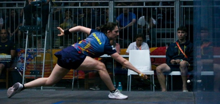 Laura Viviana Tovar Pérez es una de las máximas medallistas de Colombia en los XX Juegos Bolivarianos Lima-Ayacucho 2025, con 3 preseas de oro; ganó las tres que disputó en squash. Foto cortesía COC.