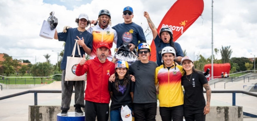 Red Bull Rodando encendió Bogotá: Dhers, las Villegas, Rincón y Caicedo llevaron el freestyle al límite
