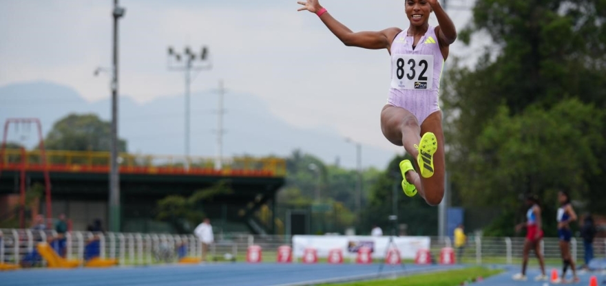 Gran estreno en la Liga Diamante 2026 tuvo la deportista del Equipo Bogotá, Natalia Linares, medalla de plata en salto largo en la I Parada en Shangai. Foto IDRD.