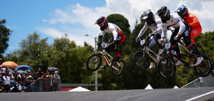 El BMX Racing tendrá una gran fiesta en la pista Carlos Ramírez del PRD, con el Campeonato Panamericano y Copa Latinoamericana este fin de semana. Carlos Ramírez (izq.), es carta bogotana. Foto IDRD. 