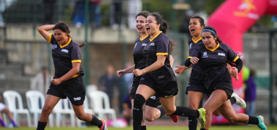 Partido de fútbol femenino
