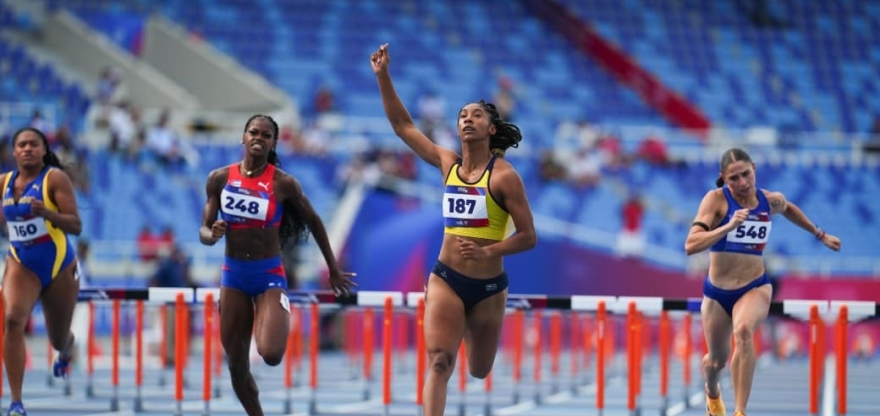 María Fernanda Murillo gana la medalla de oro en los 100 metros vallas en los XXV Juegos Centroamericanos y del Caribe 2026 y arranca la cosecha bogotana del día. Foto IDRD / Andrés ROT, enviado especial.