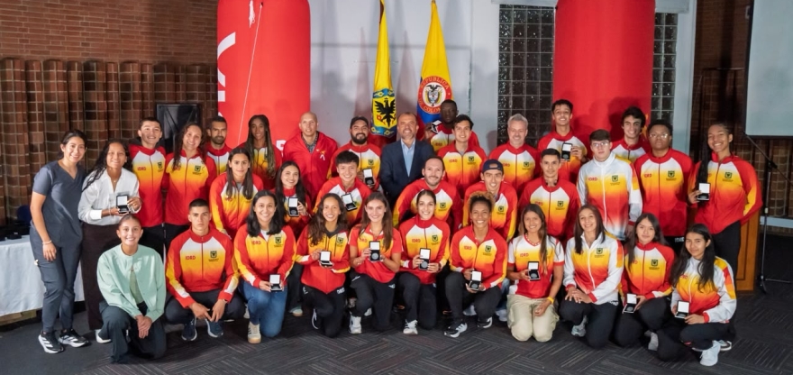 Varios de los medallistas del Equipo Bogotá en los Juegos Centroamericanos y del Caribe Santo Domingo 2026, fueron homenajeados por el IDRD en la Plaza de los Artesanos, reconociendo su esfuerzo y dedicación. Foto IDRD.
