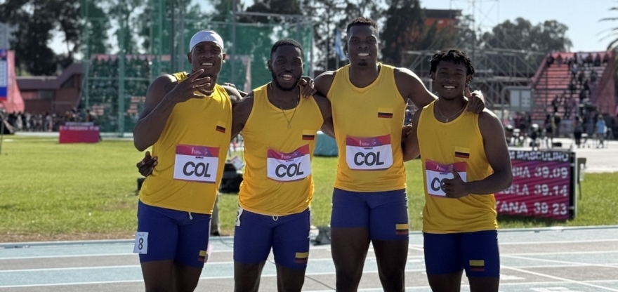 Equipo colombiano de 4x100 mts planos, medalla de oro. Ronal Longa (izq,) fue el rey de la velocidad con 3 oros. Después de él, en orden, John Paredes, el también bogotano Carlos Palacios y Carlos Flórez. Foto cortesía COC..