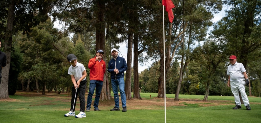 Bogotá le da un nuevo impulso a la práctica del golf público en el parque La Florida