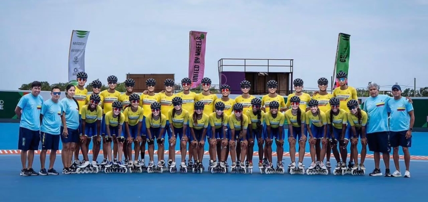 Esta es la Selección Colombia de Patinaje de Velocidad, que arranca su participación en el Campeonato Mundial en Paraguay. Son 28 deportistas y de ellos, 13 son del Equipo Bogotá. Foto cortesía Fedepatín.