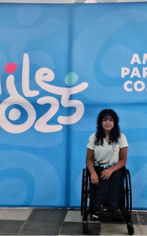 La paranadadora Gabriela Oviedo Rueda fue la deportista más destacada de Colombia, con 3 medallas de oro y 1 de bronce en Santiago 2025. Una realidad deportiva con mucho futuro. Foto IDRD.