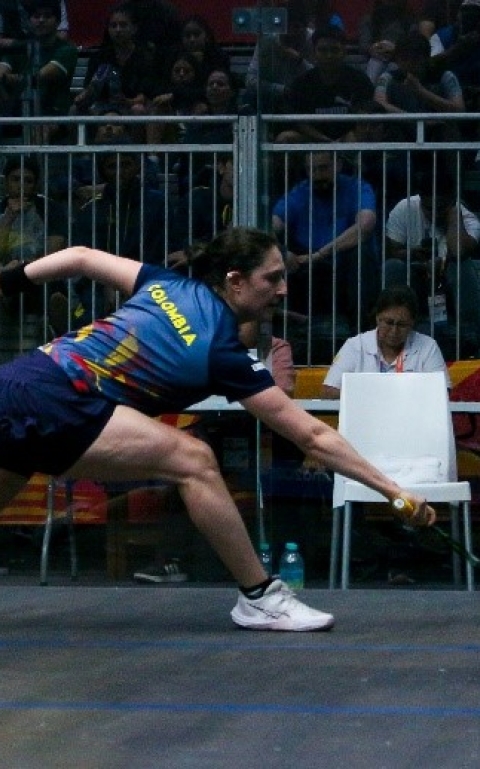 Laura Viviana Tovar Pérez es una de las máximas medallistas de Colombia en los XX Juegos Bolivarianos Lima-Ayacucho 2025, con 3 preseas de oro; ganó las tres que disputó en squash. Foto cortesía COC.