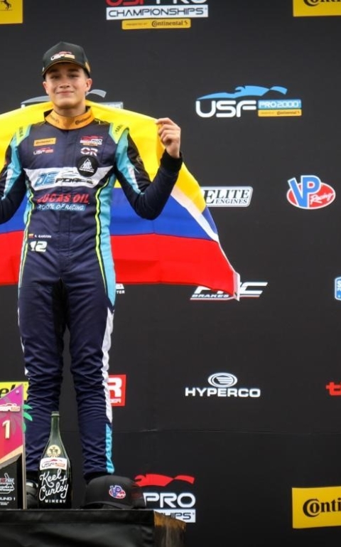 Sebastián Garzón entró con autoridad en la USF2000 en de automovilismo en Estados Unidos. Ganó la primera carrera y es líder del campeonato. Este domingo vuelve a competir. Foto IDRD. 