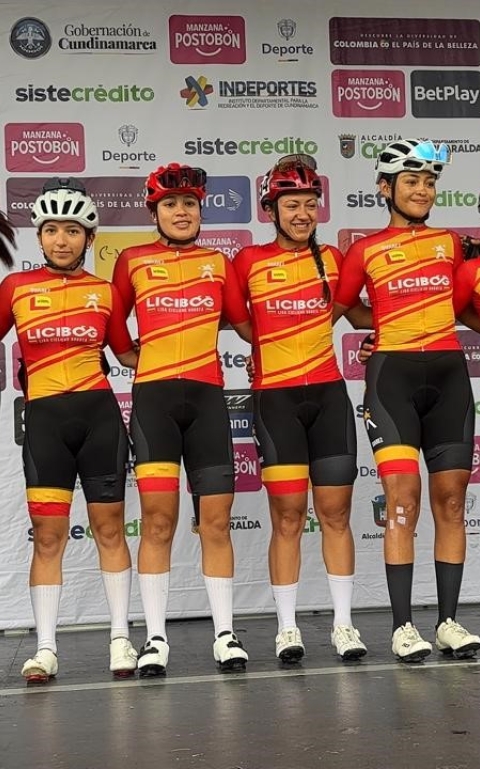 Este fue el Equipo Bogotá-IDRD-Licibog-Lotería de Bogotá de ciclismo, que participó en la Vuelta a Colombia Femenina. Foto Camilo Monsalve, enviado especial IDRD.