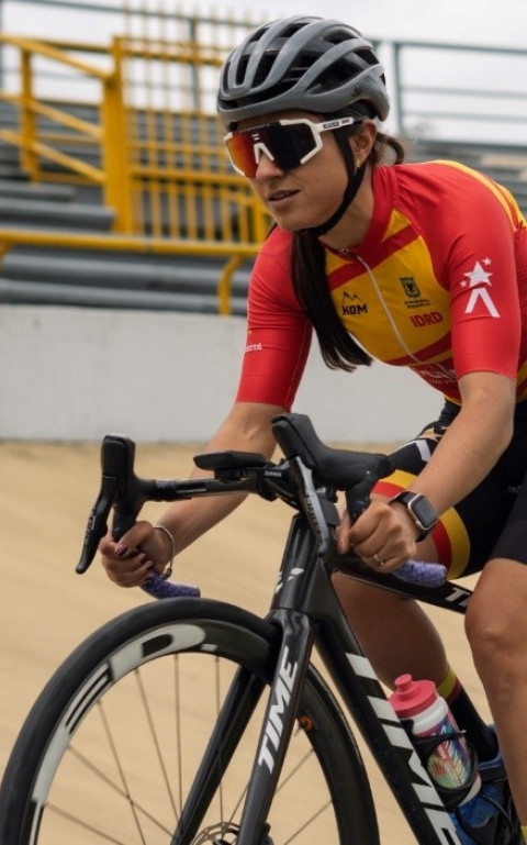 Paula Ossa, en paracycling, le entregó la primera medalla de oro al Equipo Bogotá para Colombia en los Juegos Parasuramericanos Valledupar 2026. Foto IDRD.
