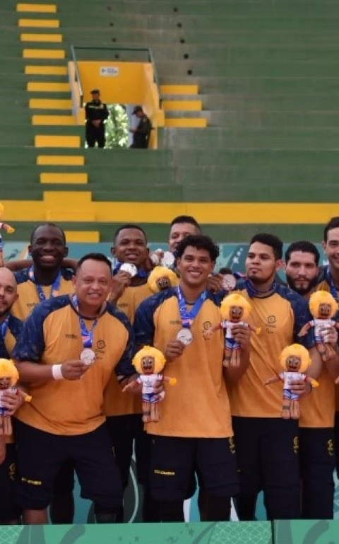 Selección Colombia de voleibol sentado, masculino, que fue subcampeona y medalla de plata en los II Juegos Parasuramericanos Valledupar 2026. Foto cortesía CPC.