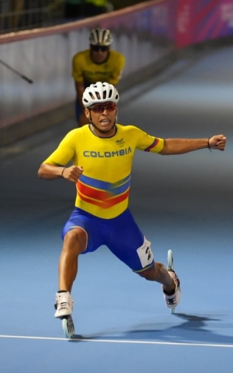 El patinador de carreras John Edwar Tascón, fue el máximo medallista del Equipo Bogotá en los XXV Juegos Centroamericanos y del Caribe 2026. Foto IDRD / Andrés ROT.