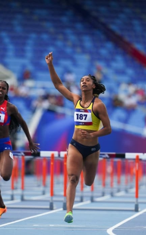 María Fernanda Murillo gana la medalla de oro en los 100 metros vallas en los XXV Juegos Centroamericanos y del Caribe 2026 y arranca la cosecha bogotana del día. Foto IDRD / Andrés ROT, enviado especial.