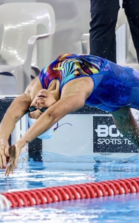 Jasmín Pistelli abrió su participación en los Juegos Suramericanos con cuarto lugar en 50 mts espalda, pero luego remató magistralmente el relevo 4x200 mts libres femenino, para asegurar la medalla de plata. Foto cortesía COC.