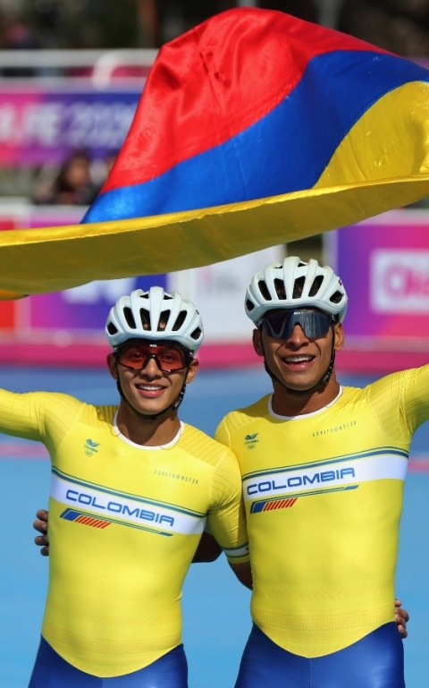 Santiago Vásquez (izquierda) y John Edwar Tascón, lograron las dos medallas de oro del Equipo Bogotá en la segunda jornada de competencias en los Juegos Suramericanos. Foto cortesía COC.