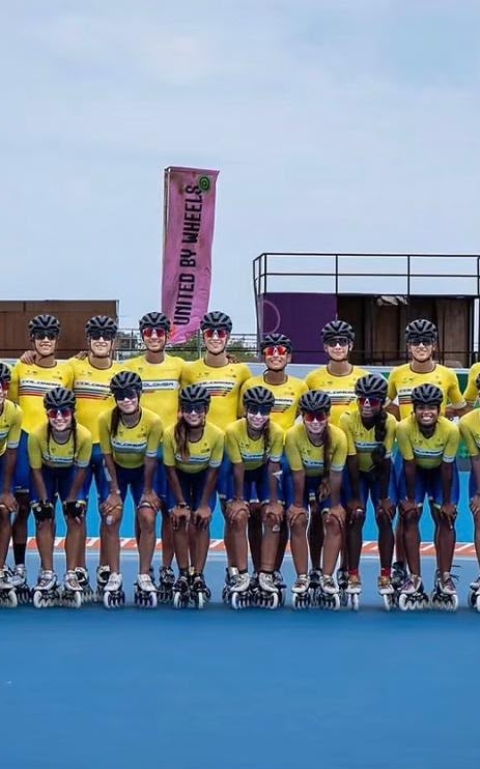 Esta es la Selección Colombia de Patinaje de Velocidad, que arranca su participación en el Campeonato Mundial en Paraguay. Son 28 deportistas y de ellos, 13 son del Equipo Bogotá. Foto cortesía Fedepatín.