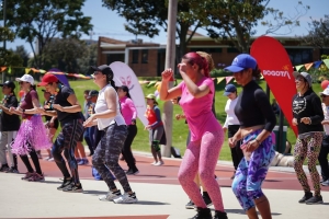 varias personas realizando actividad física