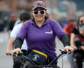 Mujer en Ciclovía