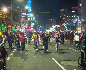 Ciclovía nocturna