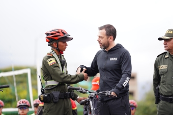 El IDRD y la Policía Metropolitana firman el convenio "Bogotá Deportiva, Recreativa y Segura" para fortalecer la protección de la Ciclovía y los espacios relacionados en la ciudad 