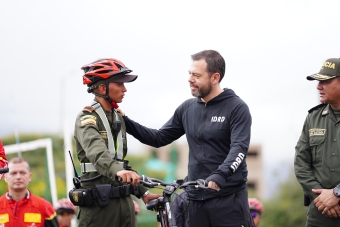 El IDRD y la Policía Metropolitana firman el convenio "Bogotá Deportiva, Recreativa y Segura" para fortalecer la protección de la Ciclovía y los espacios relacionados en la ciudad 