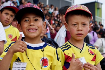 Estudiantes del Colegio Luis Eduardo Mora Osejo, de la localidad de Usme, vivieron la alegría de ir por primera vez a un parque de diversiones… y se gozaron Mundo Aventura.