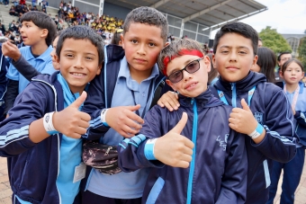 Estudiantes del Colegio Luis Eduardo Mora Osejo, de la localidad de Usme, vivieron la alegría de ir por primera vez a un parque de diversiones… y se gozaron Mundo Aventura.