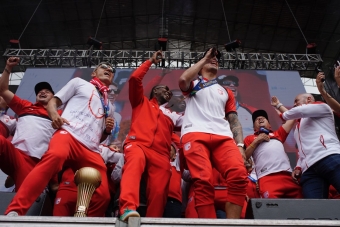 Bogotá celebró la décima estrella de Independiente Santa Fe en el parque Simón Bolívar