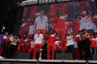 Bogotá celebró la décima estrella de Independiente Santa Fe en el parque Simón Bolívar
