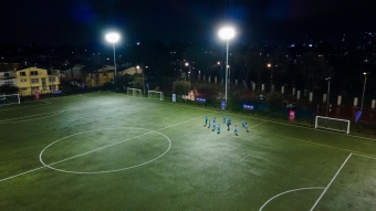 Sistema de Iluminación en Cancha del Parque Villa Mayor