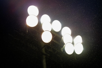 Sistema de Iluminación en Cancha del Parque Villa Mayor