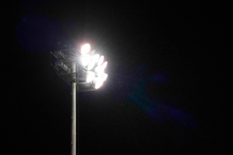 Sistema de Iluminación en Cancha del Parque Villa Mayor