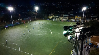 Sistema de Iluminación en Cancha del Parque Villa Mayor