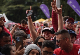 Bogotá celebró la décima estrella de Independiente Santa Fe en el parque Simón Bolívar