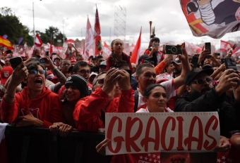 Bogotá celebró la décima estrella de Independiente Santa Fe en el parque Simón Bolívar