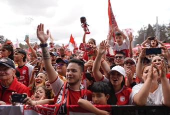 Bogotá celebró la décima estrella de Independiente Santa Fe en el parque Simón Bolívar