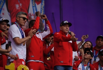 Bogotá celebró la décima estrella de Independiente Santa Fe en el parque Simón Bolívar