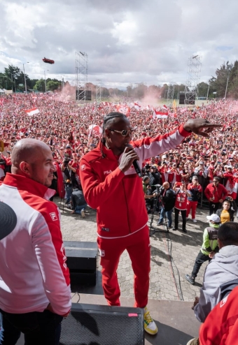 Bogotá celebró la décima estrella de Independiente Santa Fe en el parque Simón Bolívar