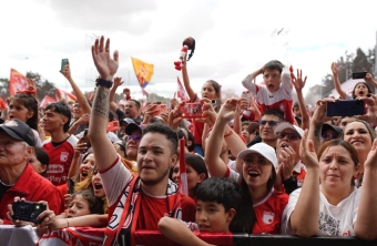 Bogotá celebró la décima estrella de Independiente Santa Fe en el parque Simón Bolívar