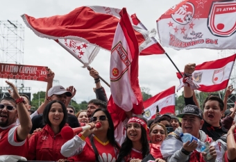 Bogotá celebró la décima estrella de Independiente Santa Fe en el parque Simón Bolívar