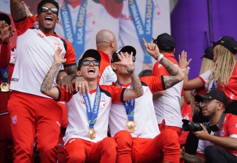 Bogotá celebró la décima estrella de Independiente Santa Fe en el parque Simón Bolívar