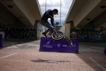 Daniel Dhers rodó con Bogotá en la Ciclovía Alternativa del IDRD