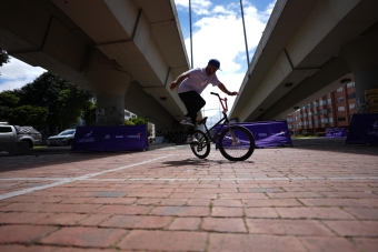 Daniel Dhers rodó con Bogotá en la Ciclovía Alternativa del IDRD