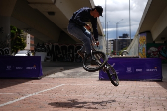 Daniel Dhers rodó con Bogotá en la Ciclovía Alternativa del IDRD