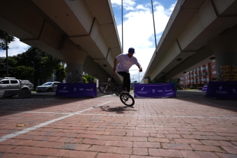 Daniel Dhers rodó con Bogotá en la Ciclovía Alternativa del IDRD