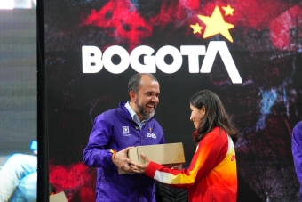 Entrega de indumentaria Equipo Bogotá