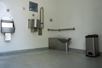 Módulo de baños en el Parque Porvenir