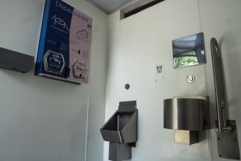Módulo de baños en el Parque Porvenir